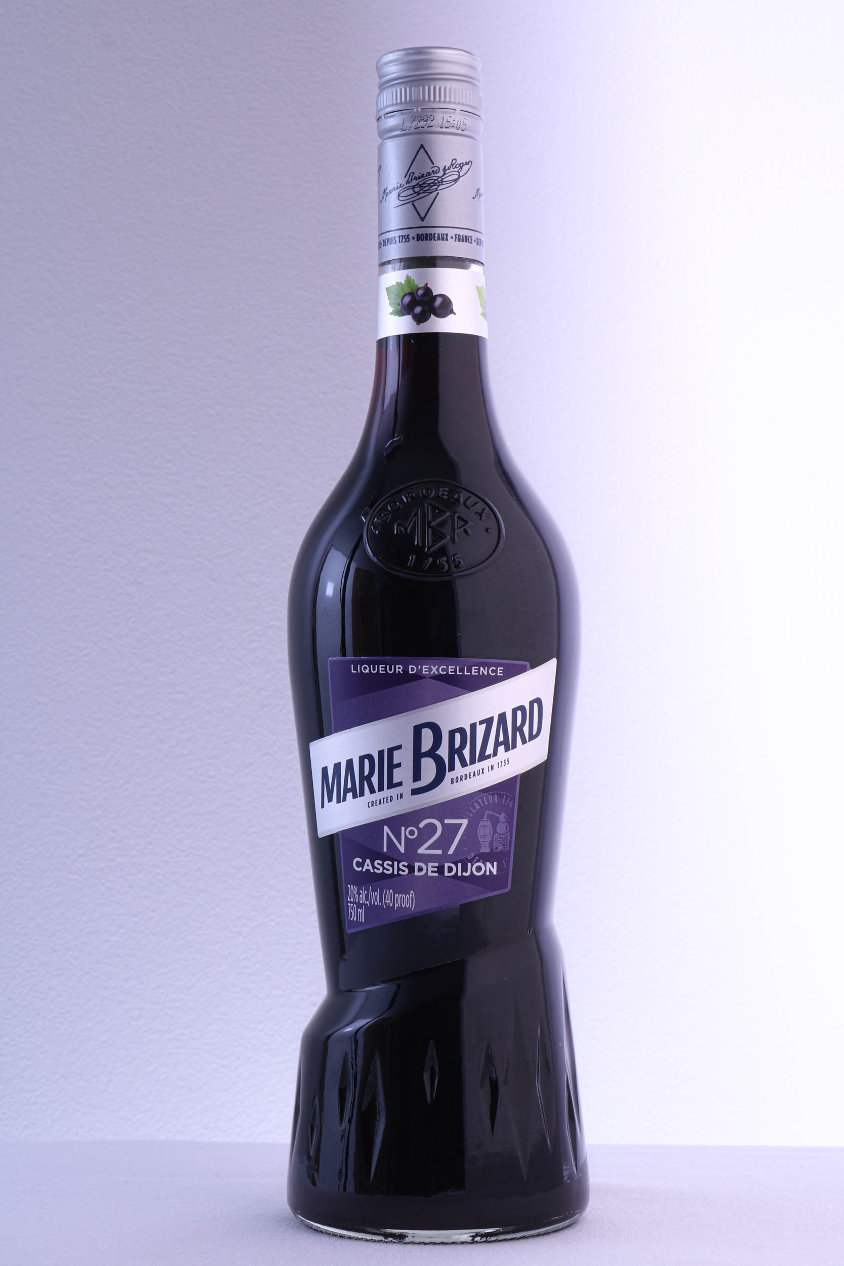 Marie brizard. Ликер Мари Бризар Кассис. Marie Brizard Creme de Cassis. Marie Brizard 23. Черносмородиновый ликер Marie Brizard.